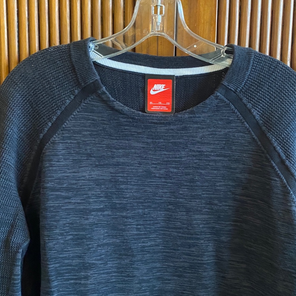 Nike Men’s Long Sleeved Pullover